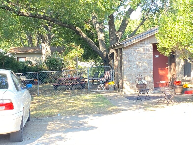 Building Photo - 429 N Wilhite