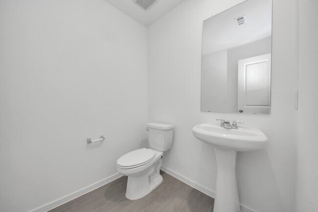 Building Photo - 10410 Birds Nest Dr