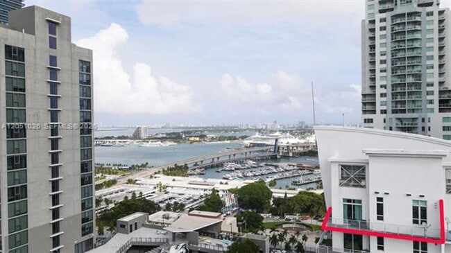 Building Photo - 16400 Collins Ave