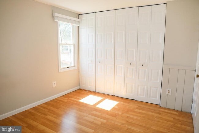 Building Photo - 3006 Summershade Ct