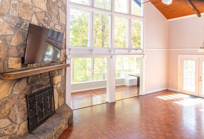 Building Photo - PEACEFUL LIVING.....SECLUSION