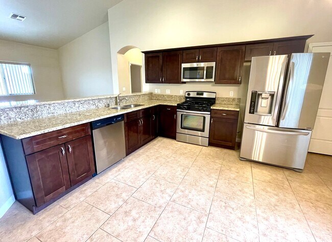 Building Photo - Beautiful 3 Bedroom Home in Hualapai Shadows! *HOME IS CURRENTLY OCCUPIED, PLEASE DO NOT DISTURB ...