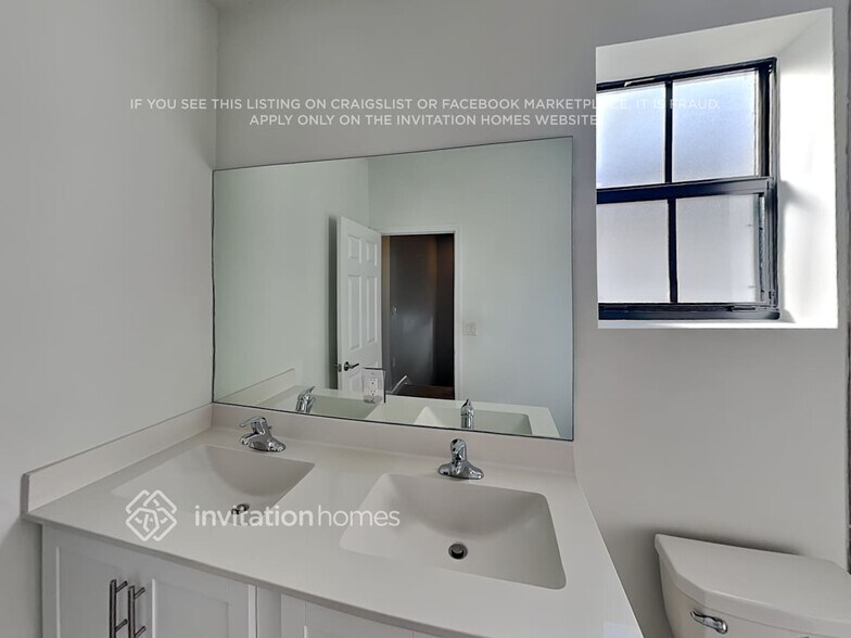 Building Photo - 3445 W 110th St