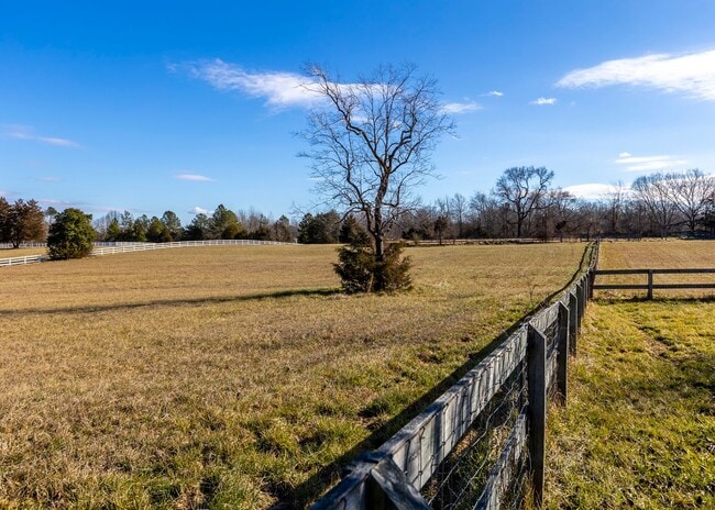 Building Photo - 5 bedroom home