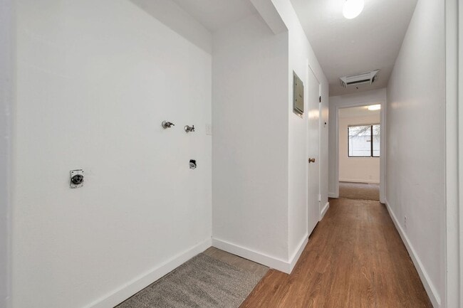 Building Photo - Newly Remodeled 2 Bed 1 Bath Duplex in West Valley