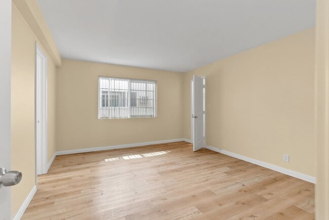 Building Photo - 1022 El Camino Dr