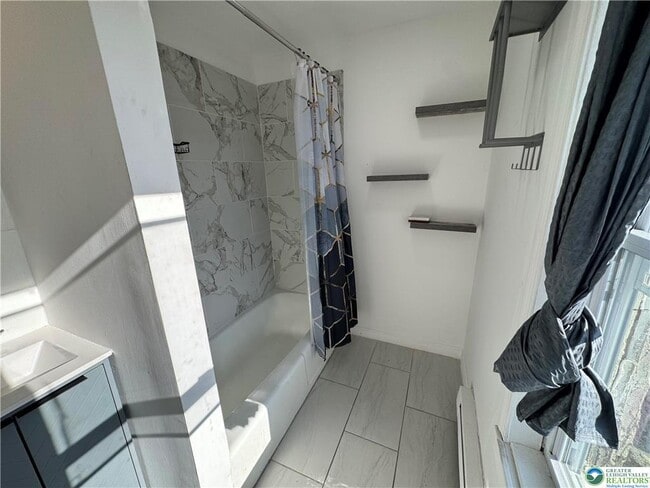 Building Photo - 420 E Ct St