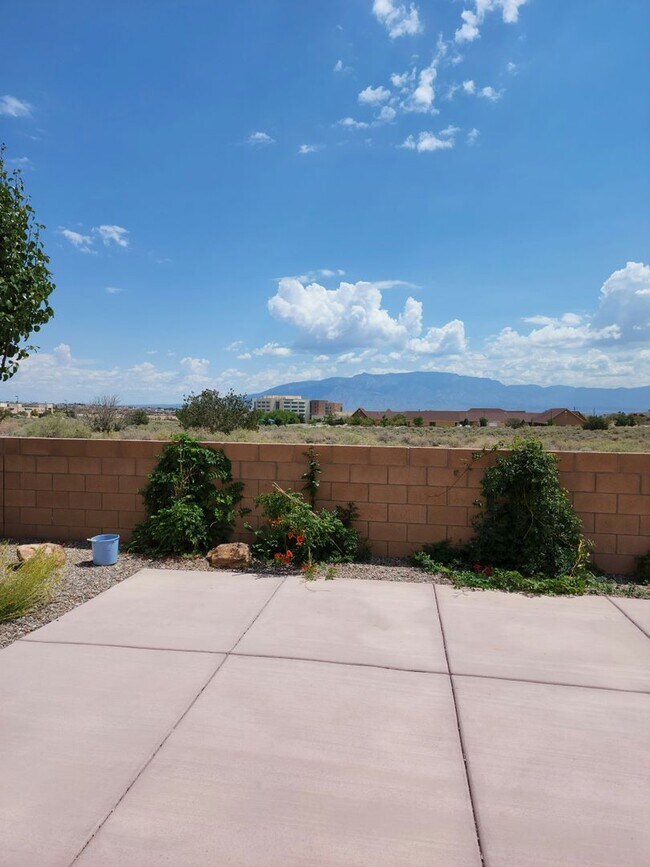 Building Photo - Modern 3-Bed, 2-Bath Home in Rio Rancho’s ...