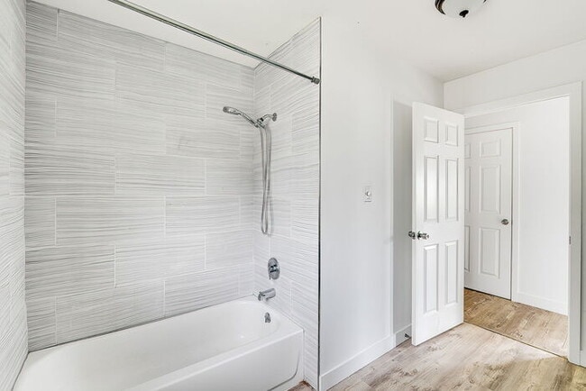 Building Photo - 2030 Ocean Beach Pl