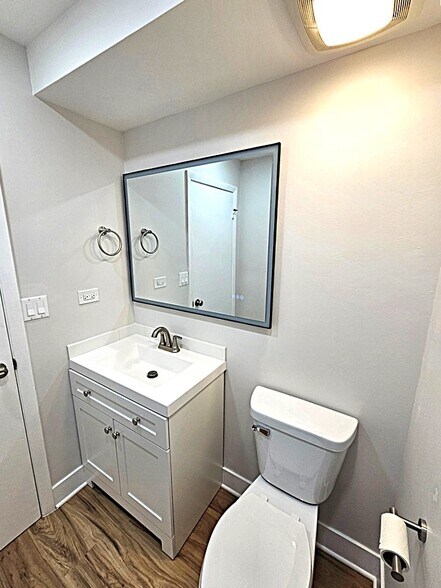 Building Photo - 568 Fairway View Dr