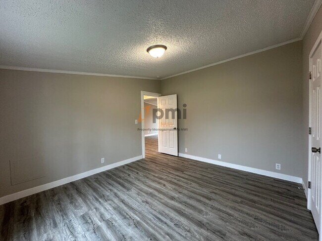 Building Photo - 798 Governor Rd