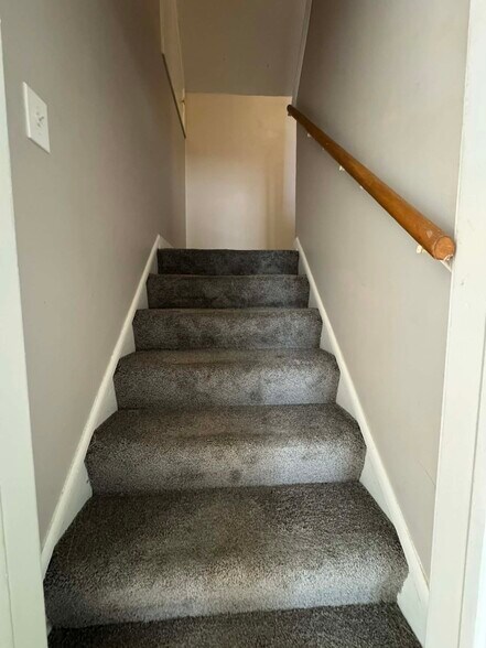Building Photo - 2529 S 14th Ave