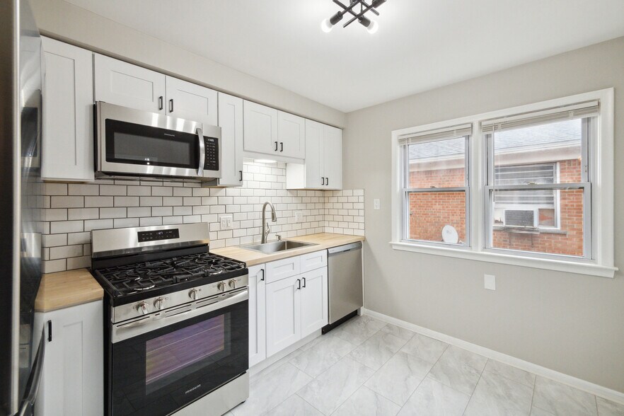 kitchen - 204 Catalpa Dr