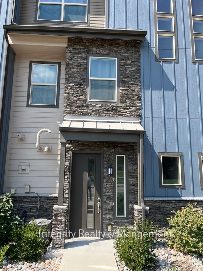 Building Photo - 1025 S Gilbert St