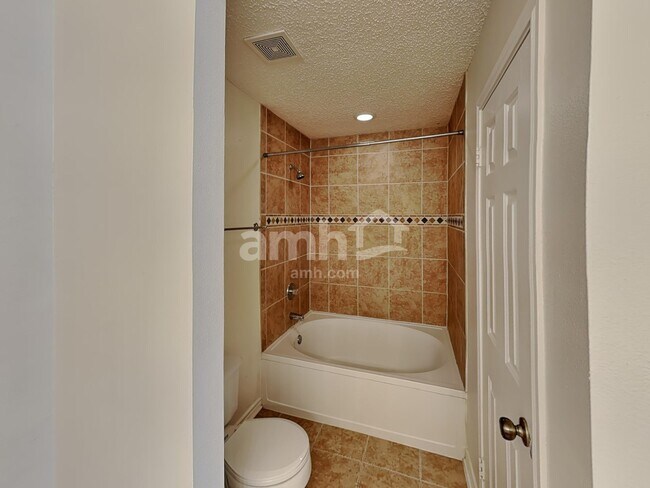 Building Photo - 2817 Lotus Park