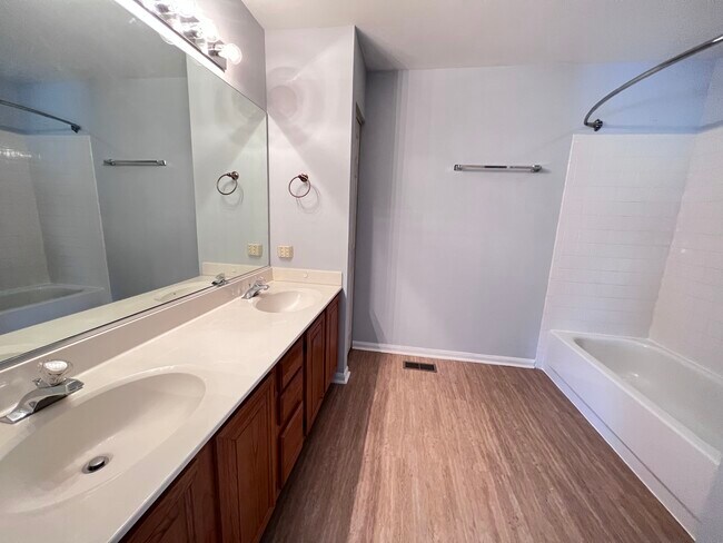 Building Photo - 1120 Mallory Ct