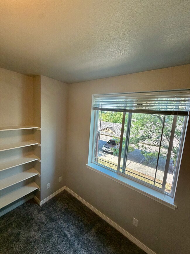 Building Photo - 2133 Krisron Rd