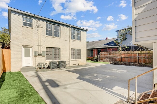 Building Photo - 4314 Bell St