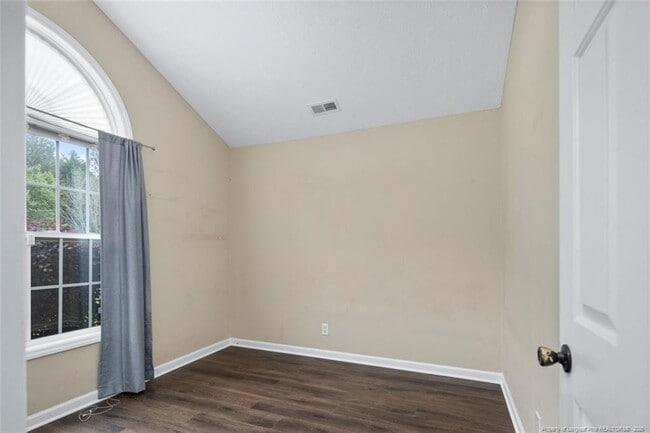 Building Photo - 465 Northwoods Dr