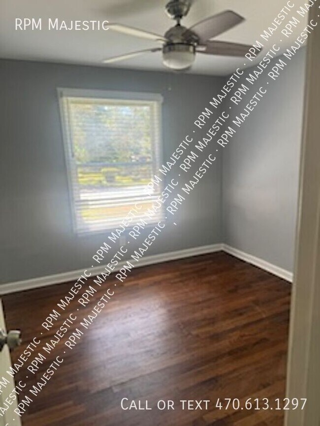 Building Photo - 2858 Marco Dr NW
