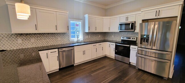 Building Photo - Beautiful 2 story home in heart of Church ...