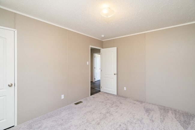 Building Photo - 456 W Outer Dr