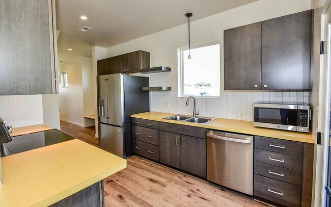Building Photo - 2342 Shorthorn Ave
