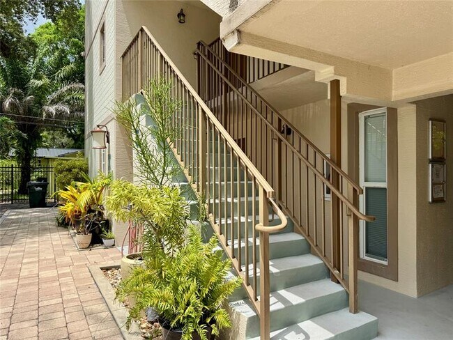 Building Photo - 1313 SW 8th Ct