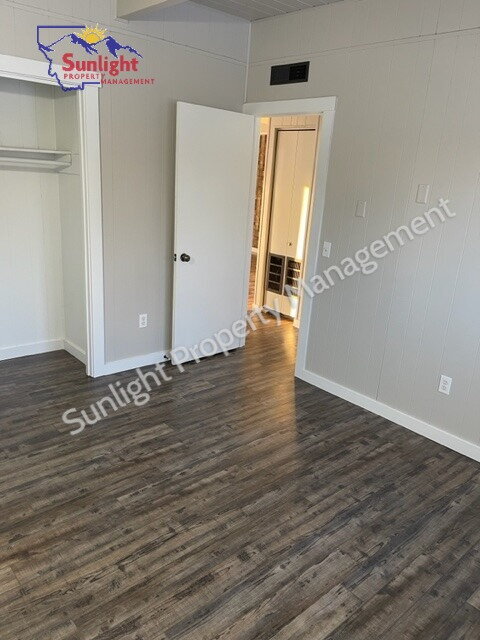 Building Photo - 123 S 12th St W