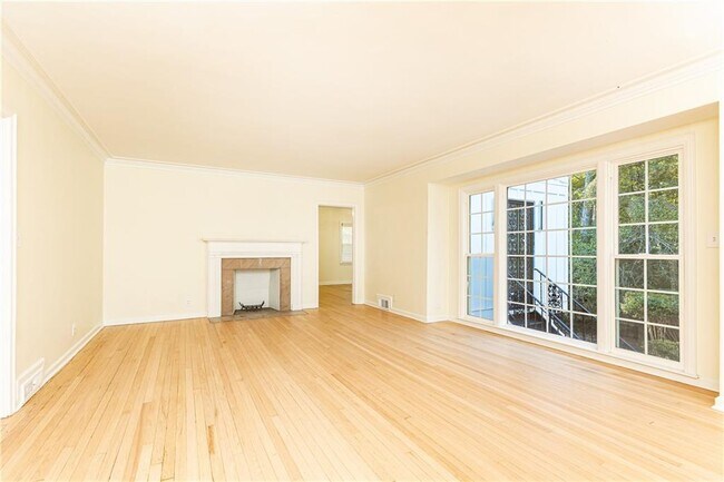 Building Photo - 200 W Paces Ferry Rd NW