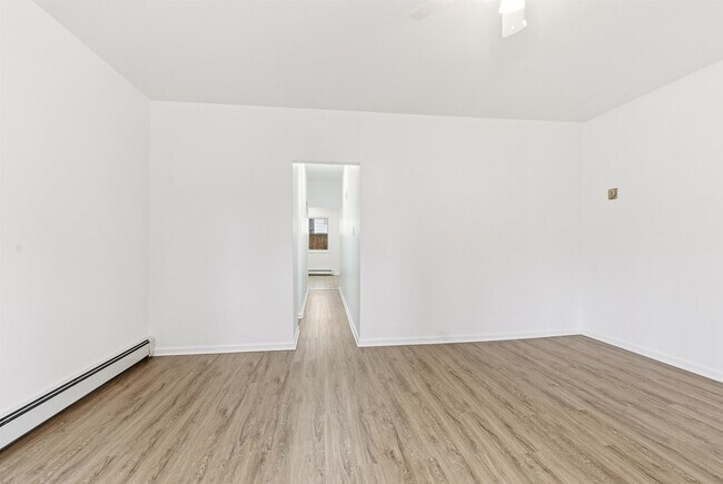 Building Photo - 303 43rd St