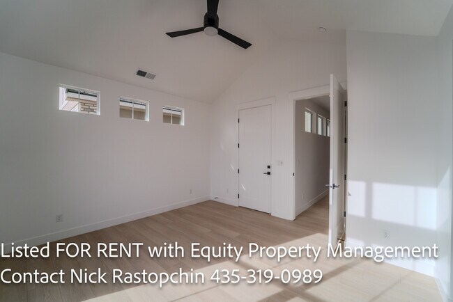 Building Photo - 3041 E 2220 S