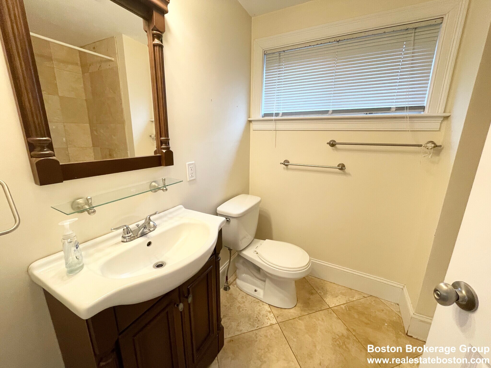 Building Photo - 178 Hillside St