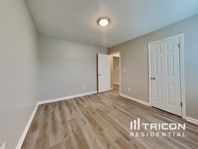 Building Photo - 5099 Marvin Dr