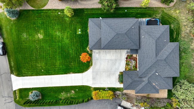 Building Photo - 229 Arbour Dr E