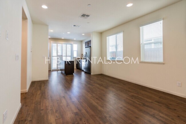 Building Photo - Spacious 4-Bedroom with Granite Finishes in Tracy – Your Dream Home Awaits!