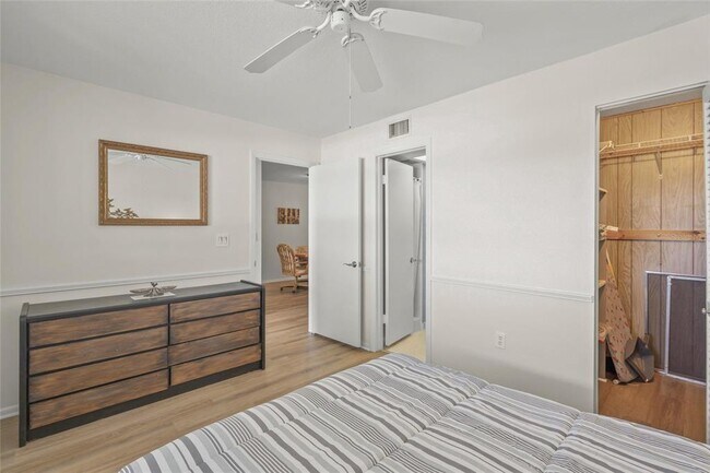 Building Photo - 708 S Tamiami Trl
