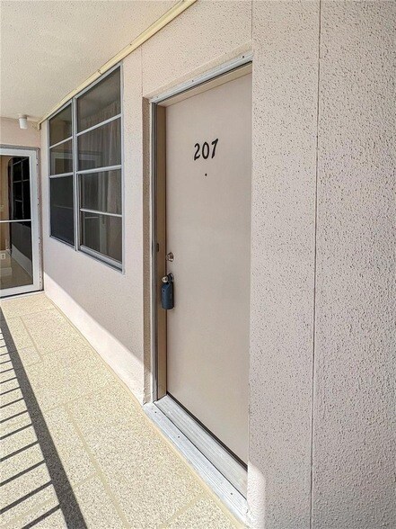 Building Photo - 7645 Sun Island Dr S