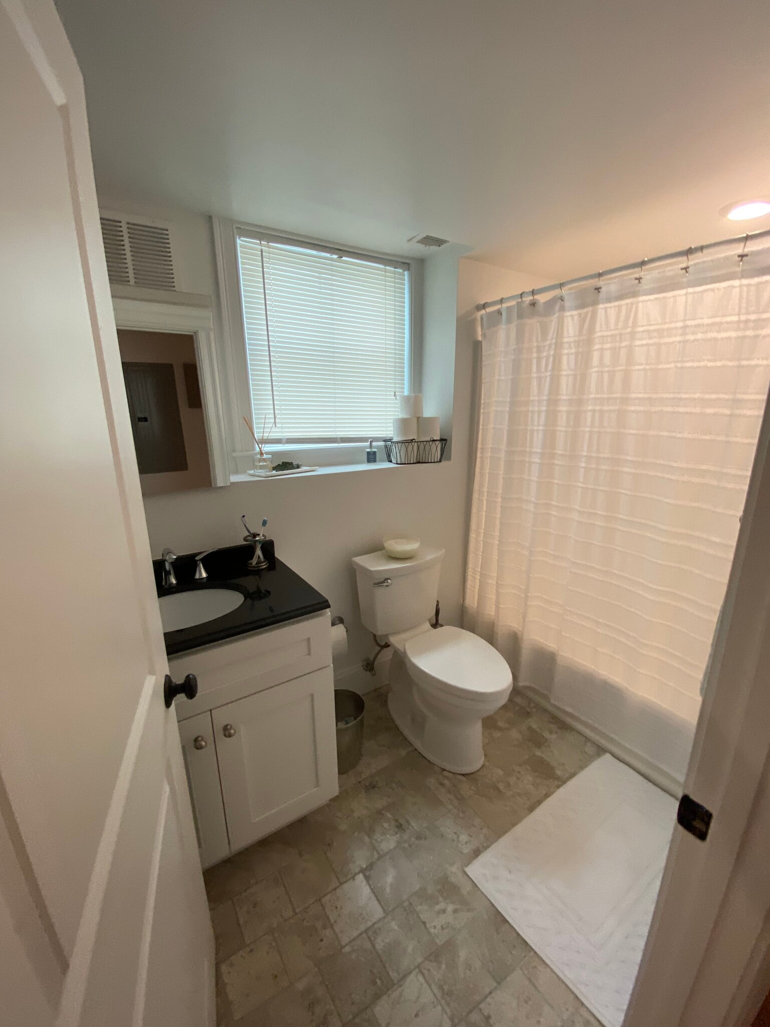 Building Photo - 12 Fern St