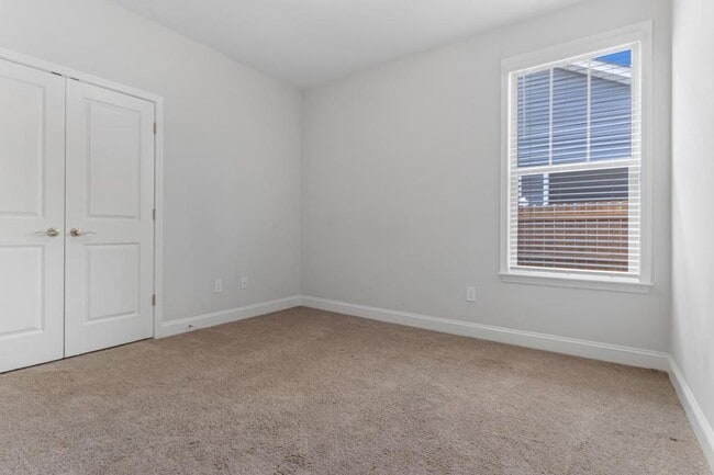 Building Photo - 2319 Davenport Ct