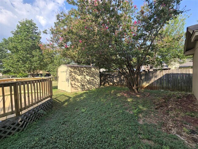 Building Photo - 613 Wagon Wheel Dr