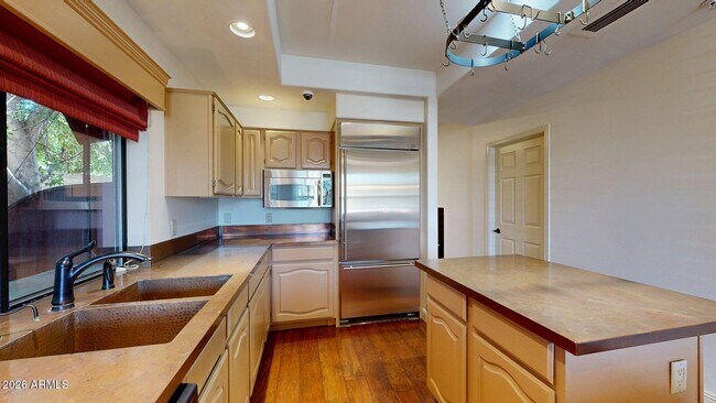 Building Photo - 8100 E Camelback Rd