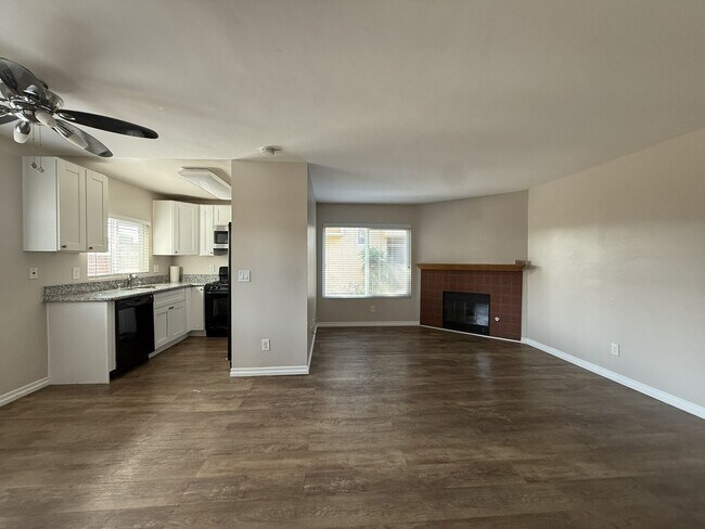 Building Photo - Ground Floor Unit in Santee!