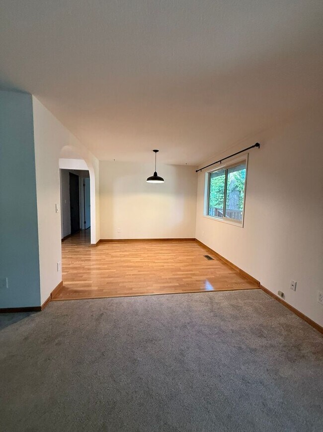 Building Photo - Pet Friendly Home with Pool Access!