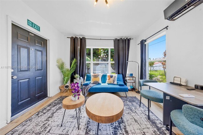 Building Photo - 910 NE 81st St