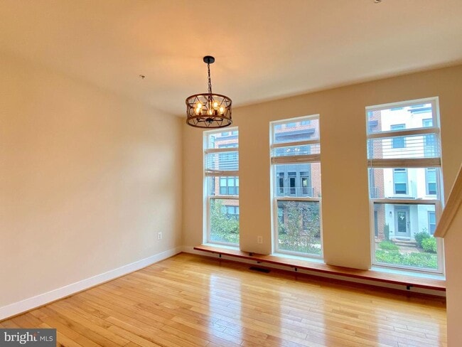 Building Photo - 924 King Farm Blvd