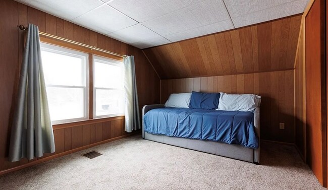 Building Photo - 324 Butterfield Ave