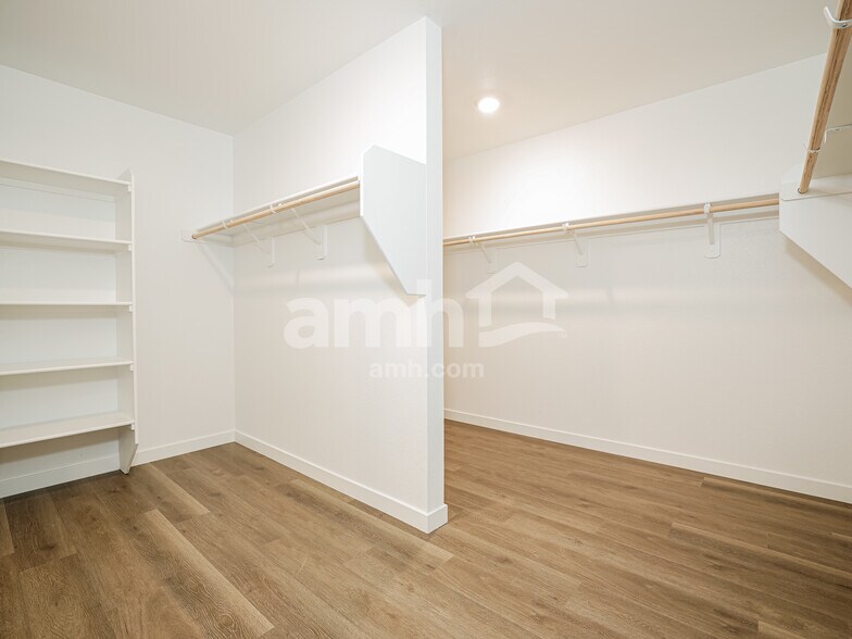 Building Photo - 2379 Monroe Ave