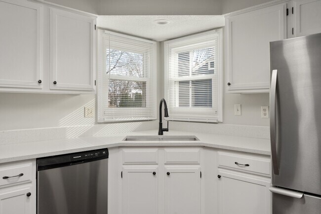 Building Photo - 2236 Sunleaf Ct