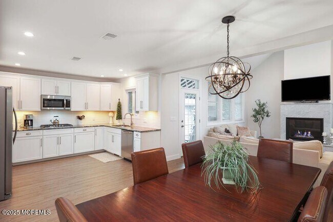 Building Photo - 63 Carpenter St